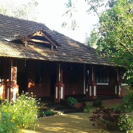 Big Banana Island Retreat Hotell North Paravur Exteriör bild